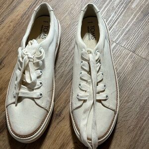 Toms White Canvas Sneakers Classic Lace-Up Style